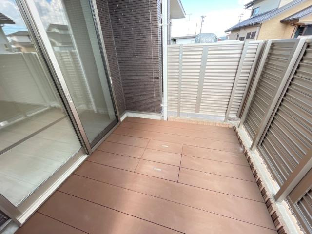 グレイス大槻【バルコニー】ウッドデッキ