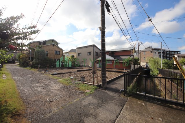 鎌倉市大船４丁目の新築一戸建【前面道路含む現地写真】