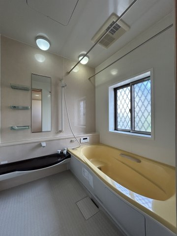 伊那市山寺中古住宅【浴室】浴室乾燥機付きで、雨の日も安心して乾かせます。