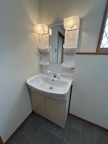 伊那市山寺中古住宅【独立洗面台】