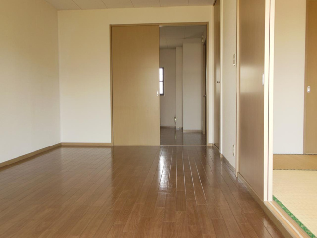 窓側から見たお部屋の写真です♪