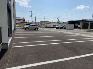 エマーブルⅣ【駐車場】