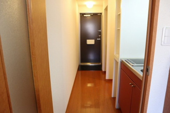 レオパレストレジャー【玄関】