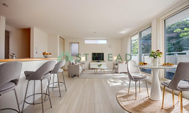 横浜市中区山元町３丁目の新築一戸建【居間・リビング】現況の物件写真に、画像処理（CG)がされております。
照明・家具・カーテン・小物類等はCG画像になります。