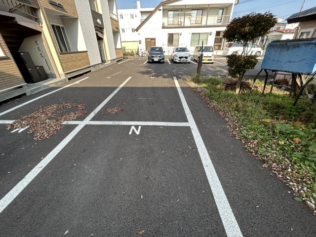 Ｄｅｒｍｏｚｏ（デルモゾ）【駐車場】