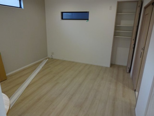 スリースターヒルズ紫竹西南町【洋室】