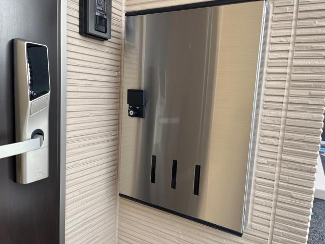 シャトー開成【玄関】宅配ボックス