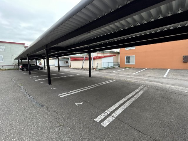 アベニール６２９【駐車場】