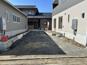 唐船建売１号地【駐車場】完成目前！！ 現在の外観写真です！