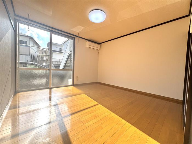 明るいお部屋です