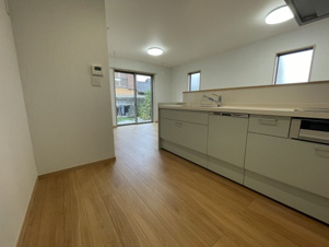 蓮田市貝塚テラスハウス【居間・リビング】LDK