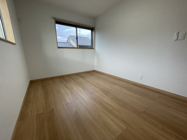 蓮田市貝塚テラスハウス【洋室】西側洋室