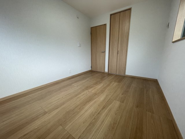 蓮田市貝塚テラスハウス【洋室】西側洋室