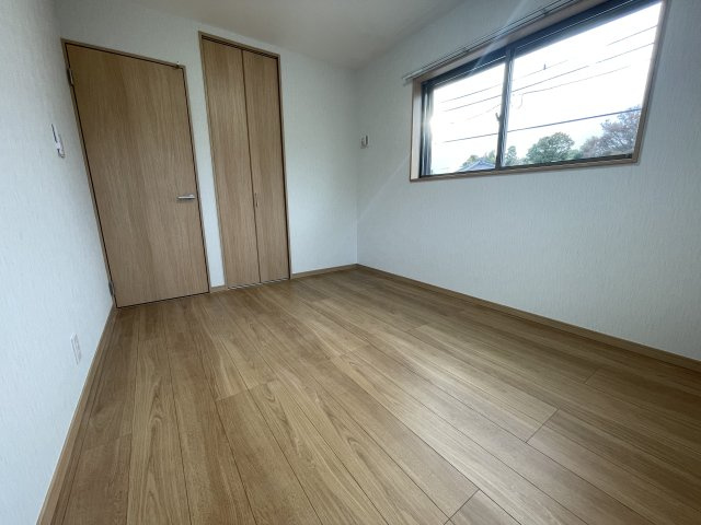 蓮田市貝塚テラスハウス【洋室】西側洋室