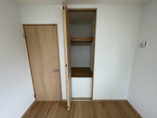 蓮田市貝塚テラスハウス【収納】西側洋室収納