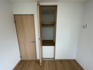 蓮田市貝塚テラスハウス【収納】西側洋室収納