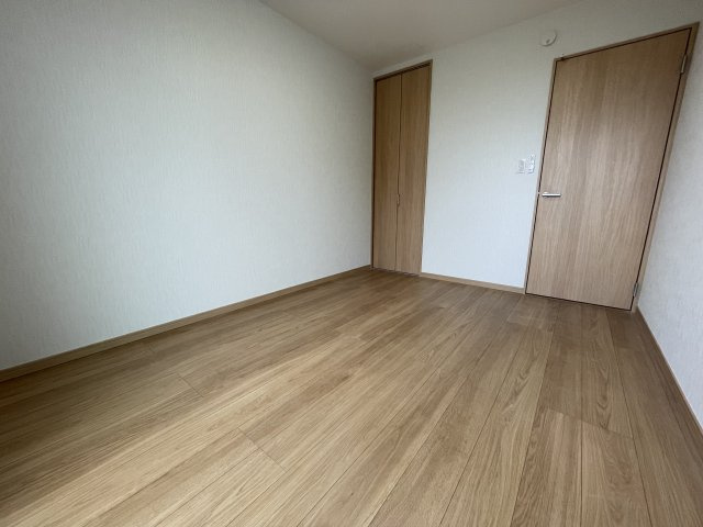 蓮田市貝塚テラスハウス【洋室】南側洋室