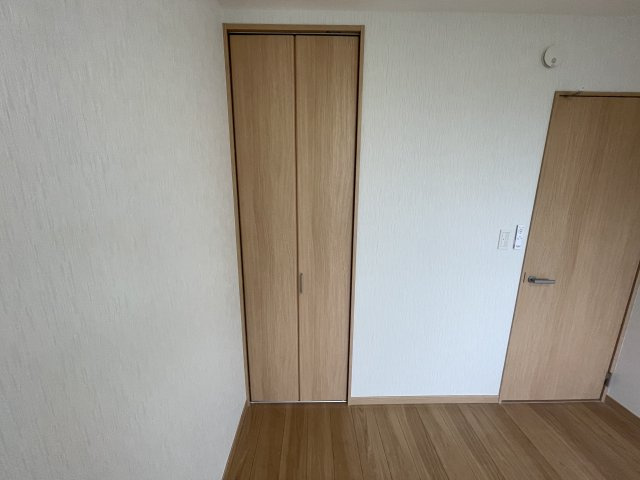 蓮田市貝塚テラスハウス【収納】南側洋室収納