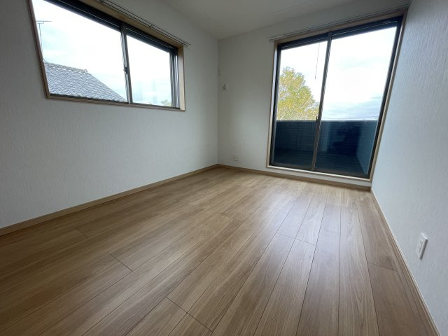 蓮田市貝塚テラスハウス【洋室】北側洋室