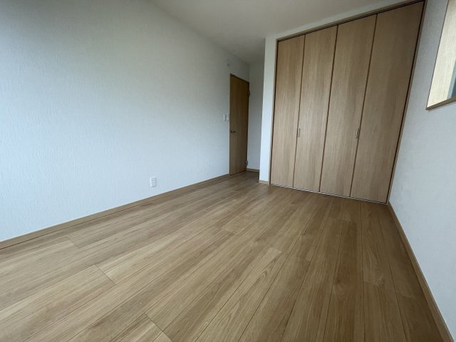 蓮田市貝塚テラスハウス【洋室】北側洋室