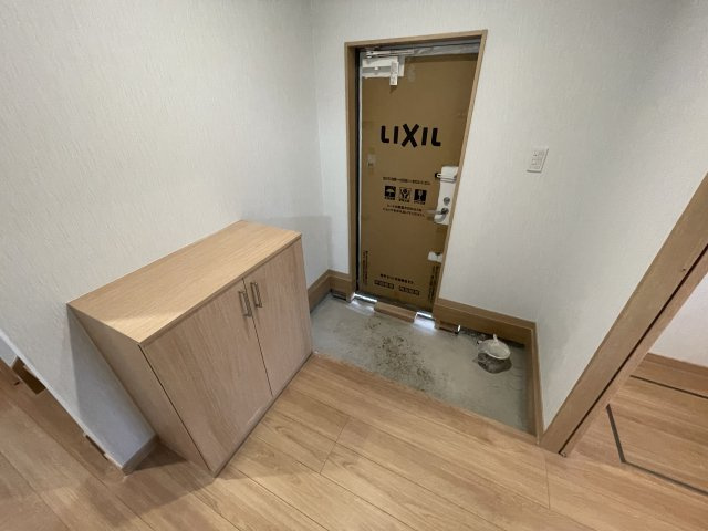 蓮田市貝塚テラスハウス【玄関】玄関