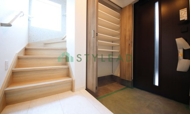 横浜市鶴見区北寺尾１丁目の新築一戸建【玄関】