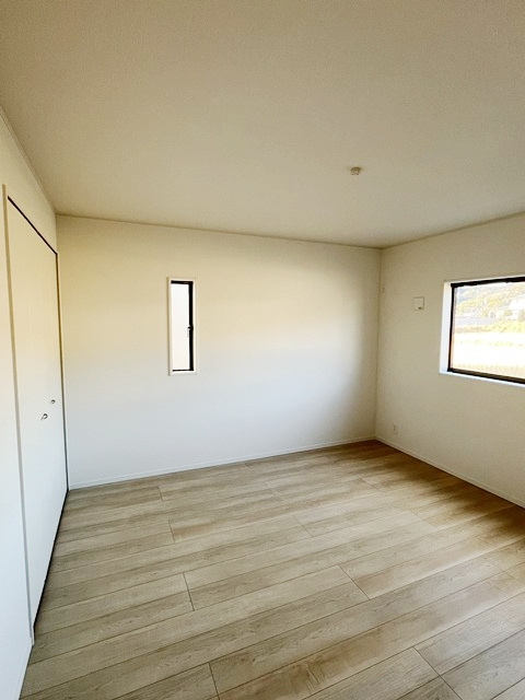 御嵩町中第4（全4棟）【洋室】北西8帖洋室