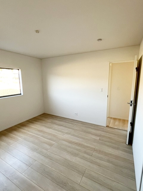 御嵩町中第4（全4棟）【洋室】北西8帖洋室