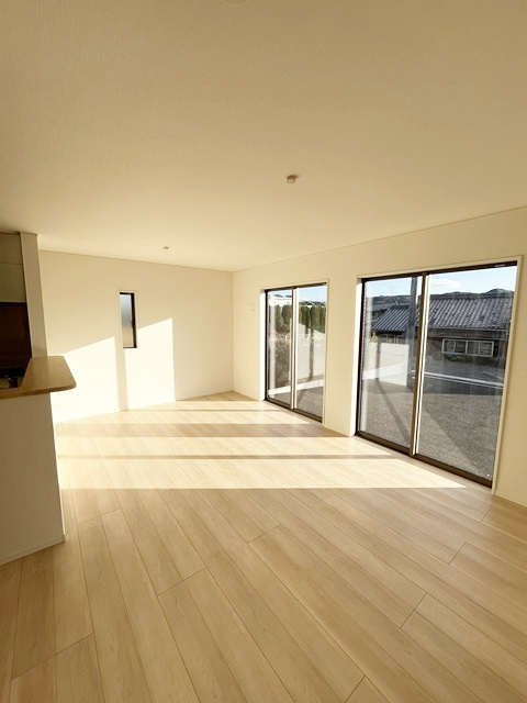 御嵩町中第4（全4棟）【居間・リビング】