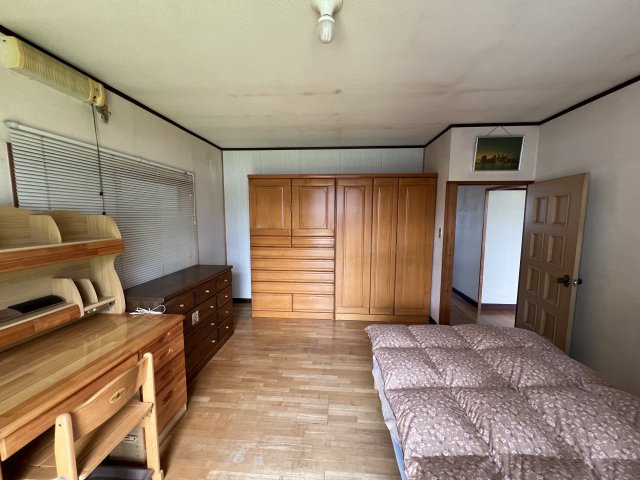 前郷一番町一戸建【洋室】