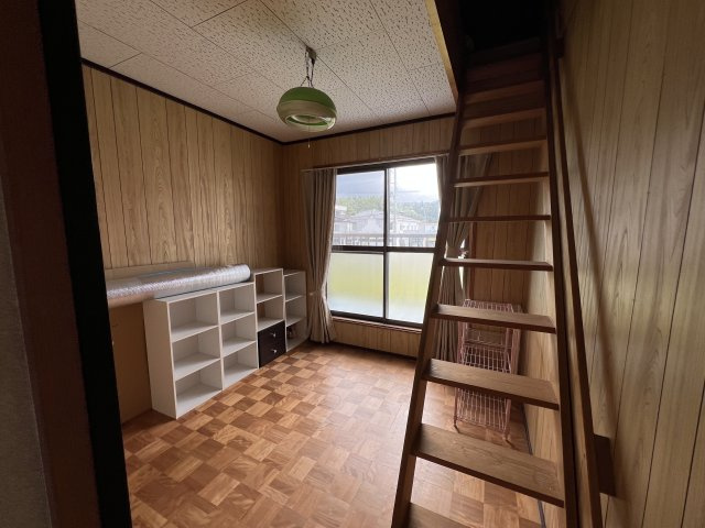 前郷一番町一戸建【洋室】