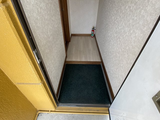 ハイツニュータウンＢ【玄関】