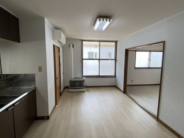 ハイツニュータウンＢ【居間・リビング】