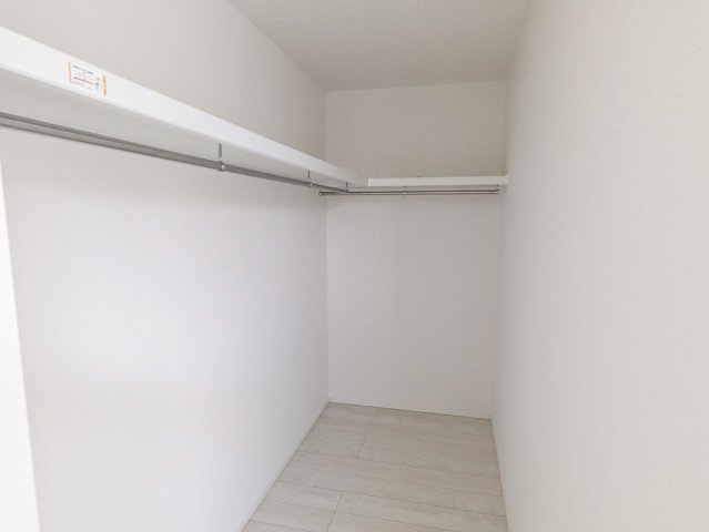 広々したバルコニーは洗濯干しに助かります