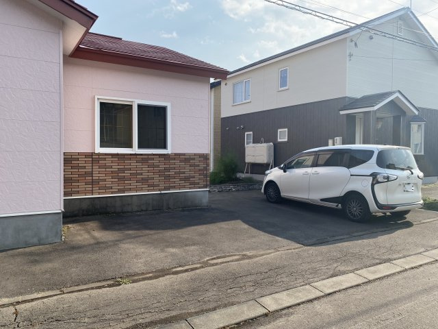 Ｉ幕別町札内文京町貸家【駐車場】