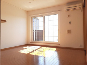 リバーサイドビラ河合【居間・リビング】