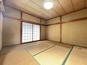 勝立貸家【和室】8帖の和室でゆっくりとくつろげますね♪
