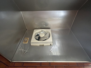 勝立貸家【その他】換気扇付きで、においもこもりません。