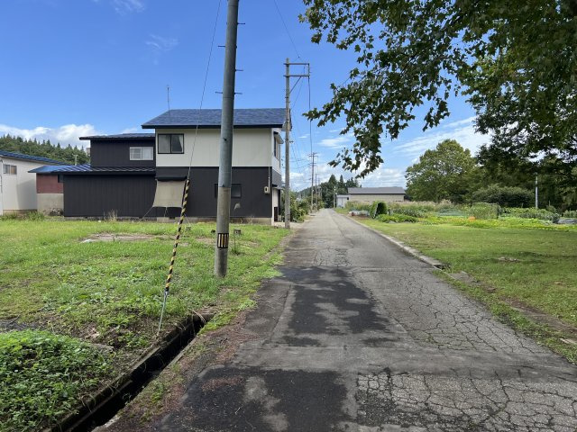 横手市大森町上溝字松原売地【前面道路含む現地写真】