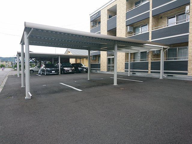 クレアトールＡ【駐車場】