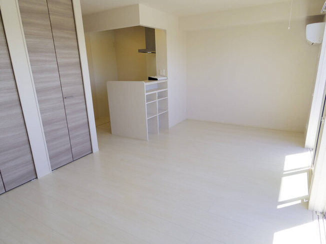 リビング（エアコン・室内物干し付）