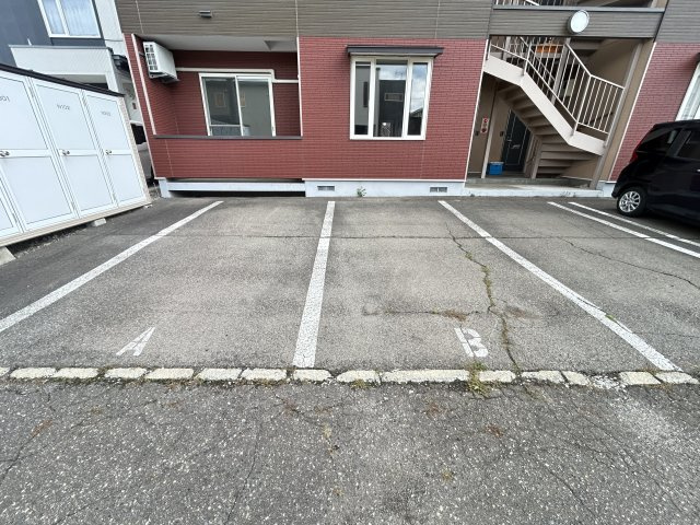 バップバーレンＷ１７Ｎ【駐車場】