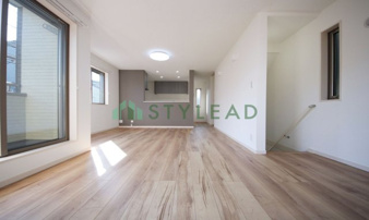 川崎市川崎区小田６丁目の新築一戸建【居間・リビング】