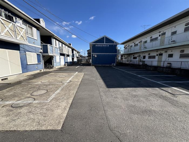 広々とした駐車場で車も止めやすいです。