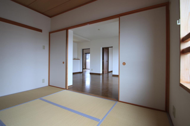 和室からリビングにかけて