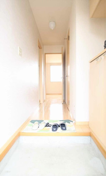 玄関も広くて来客時も安心