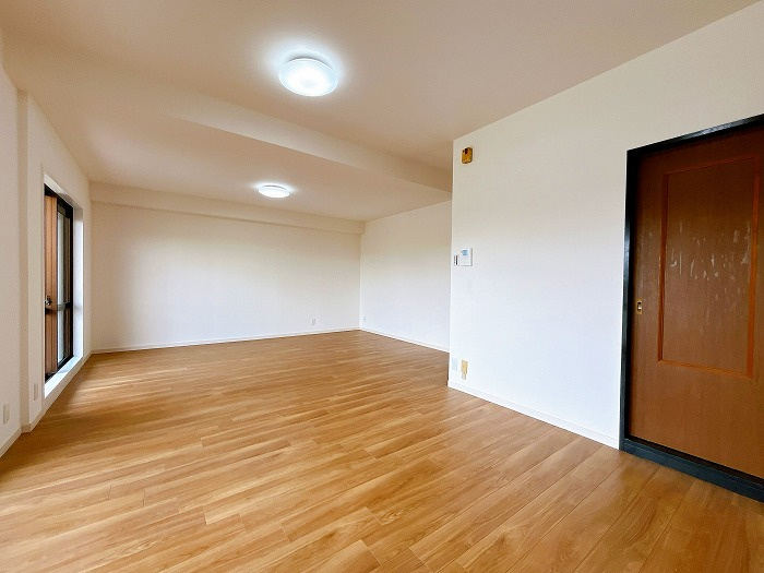 グランビア新川【居間・リビング】