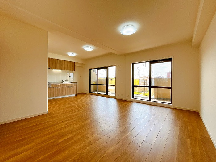 グランビア新川【居間・リビング】