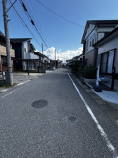 彦根市開出今町の中古一戸建【前面道路含む現地写真】
