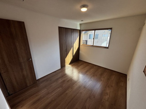 近江八幡市安土町下豊浦の中古一戸建【洋室】